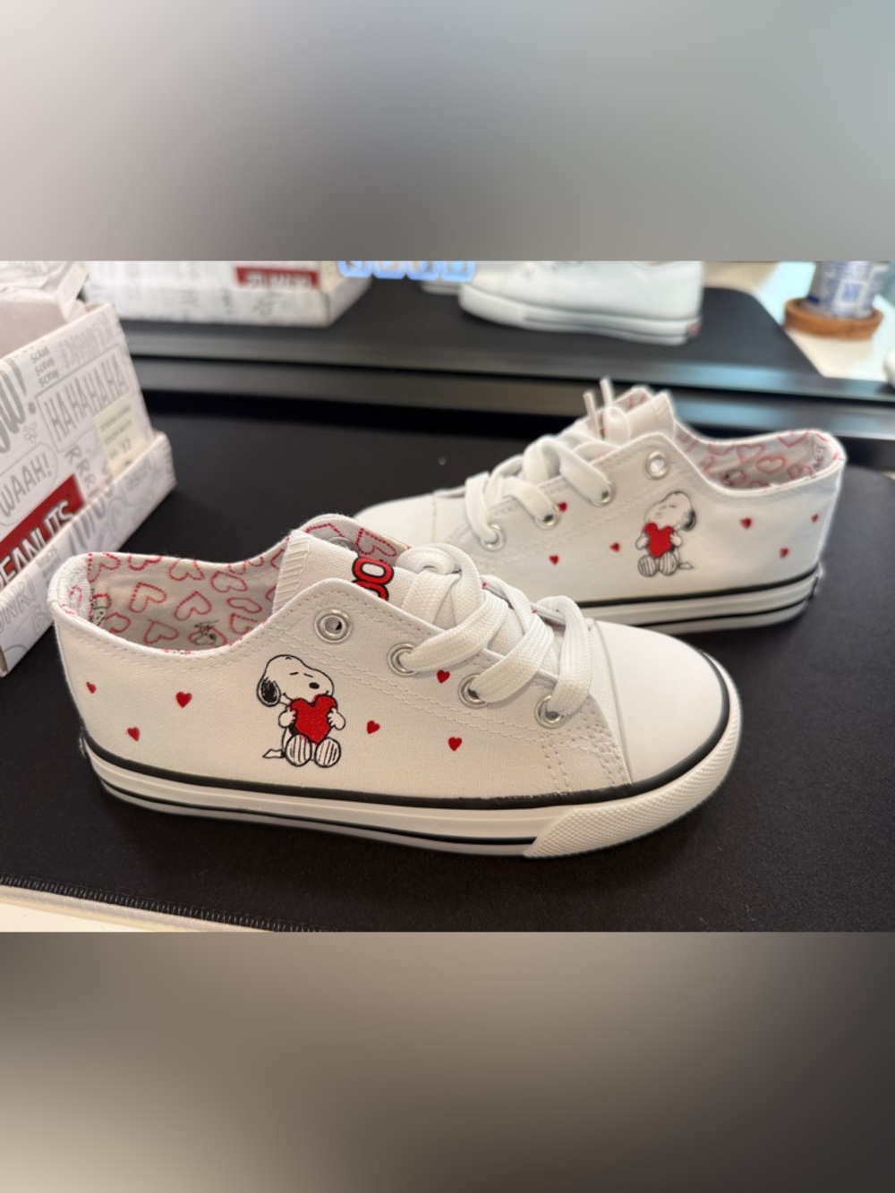 Peanuts Snoopy Hearts White Canvas Sneakers Shoes Kids Girls Size 12 New in Box